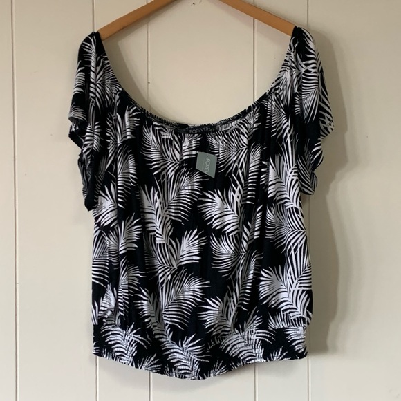 Off the shoulder stretchy palm print top! - Picture 1 of 4